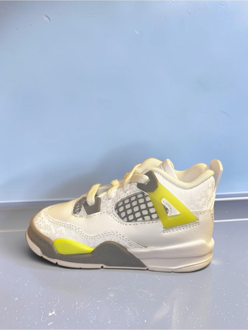 Air Jordan 4 Retro (TD) Kids White and Yellow High-Top Sneakers
